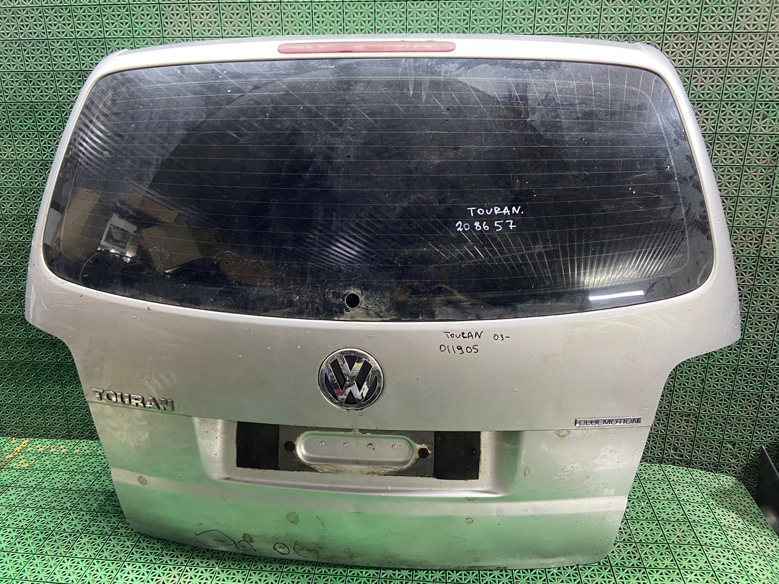 Крышка багажника VOLKSWAGEN TOURAN 2003- серебро Б/У
