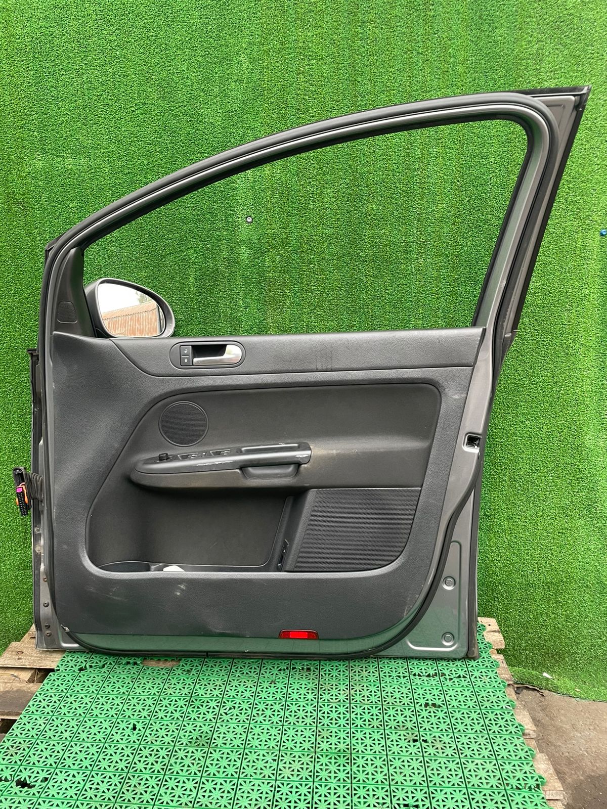 Стеклоподъемник VOLKSWAGEN GOLF 5/5+, JETTA 5 2004- передний правый электрический б/у