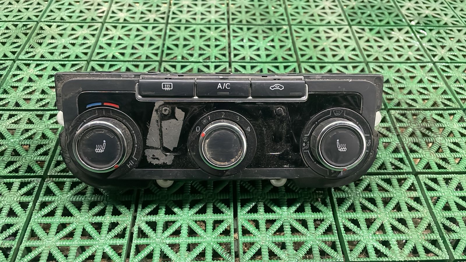 Блок управления климат контролем отопителем VOLKSWAGEN GOLF 5, CADDY, TOURAN 2004- б/у