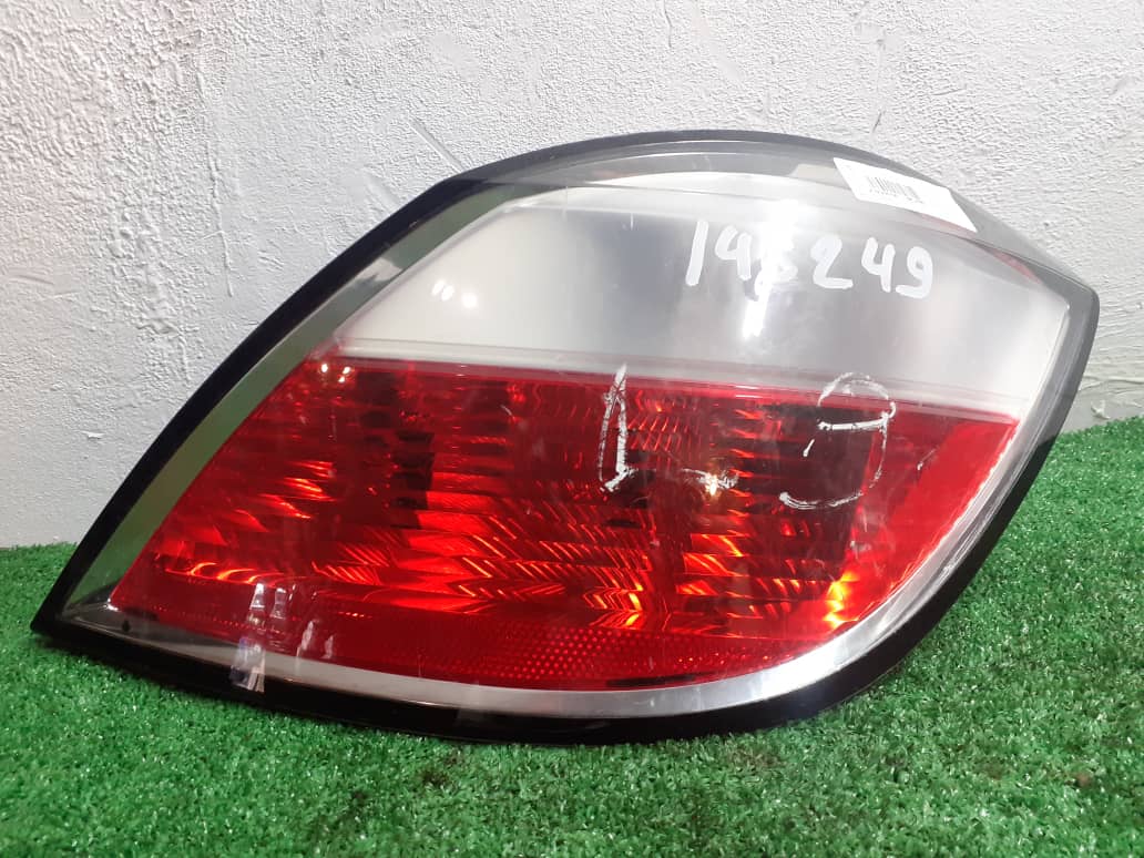 Фонарь OPEL ASTRA H 2007- 5 ти дверный хэтчбек правый б/у