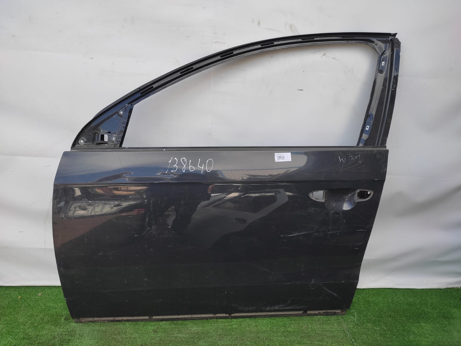 Дверь VOLKSWAGEN PASSAT B7 2011- передняя левая серая б/у