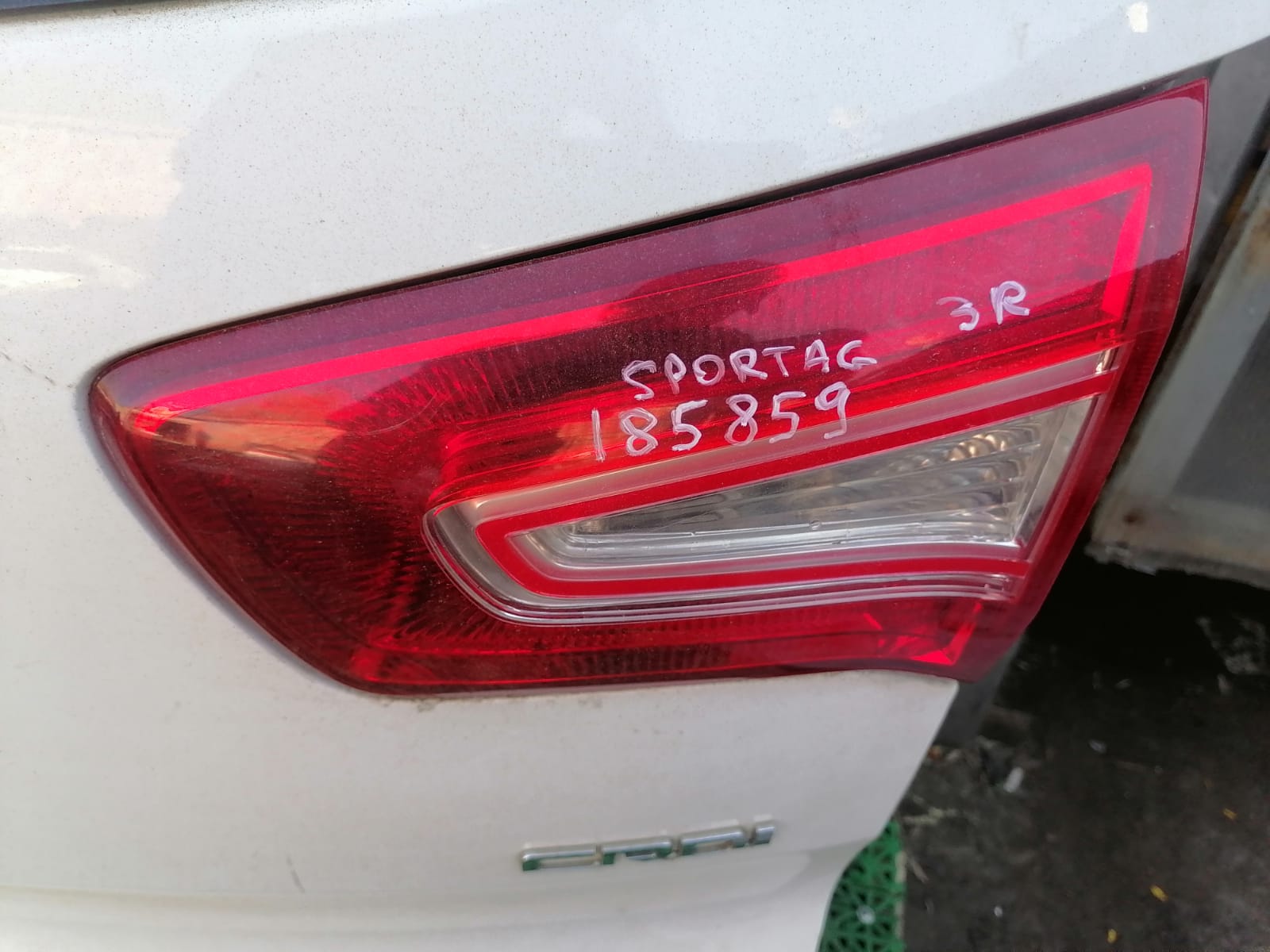 Фонарь KIA SPORTAGE 3 2010- внутренний правый б/у