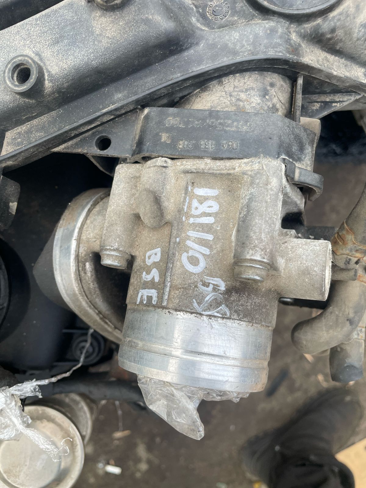 Дроссельная заслонка AUDI A3, SKODA OCTAVIA 1Z, VOLKSWAGEN GOLF 5/5+/6, JETTA 5, PASSAT B6, CADDY, TOURAN 1,6 BSE 2004- б/у