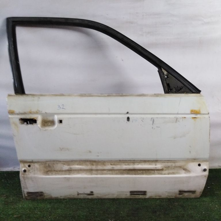 Дверь VOLKSWAGEN PASSAT B3 1988- передняя правая белая Б/У