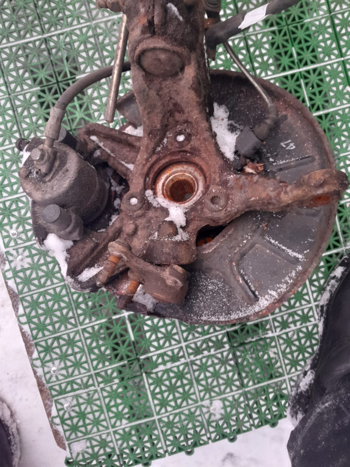 Кулак поворотный AUDI A3, SKODA OCTAVIA 1Z, VOLKSWAGEN GOLF 5, JETTA 5 2004- 3 болта с рогам пра б/у