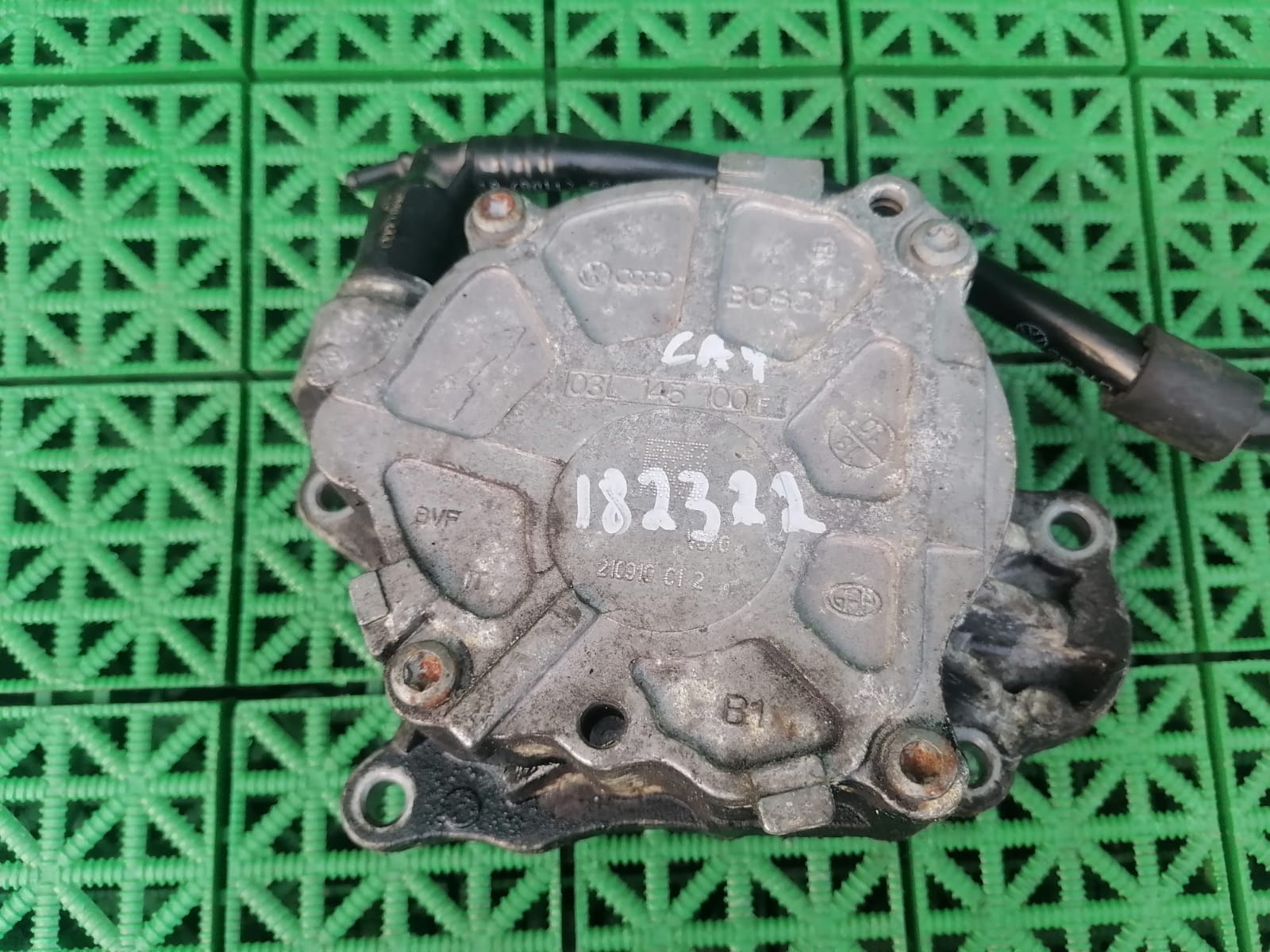Тандемный насос вакуумный AUDI A3, SKODA OCTAVIA 1Z, VOLKSWAGEN GOLF 7, PASSAT B7, CADDY 1,6 CAYD 2011- б/у