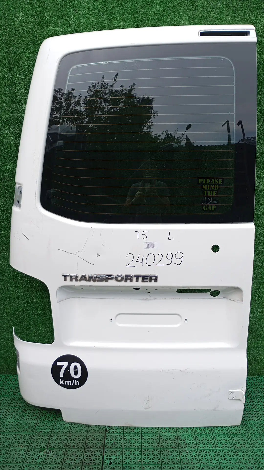 Дверь багажника VOLKSWAGEN TRANSPORTER T5 2003- левая распашная (147см с вырезом стекло) белая б/у