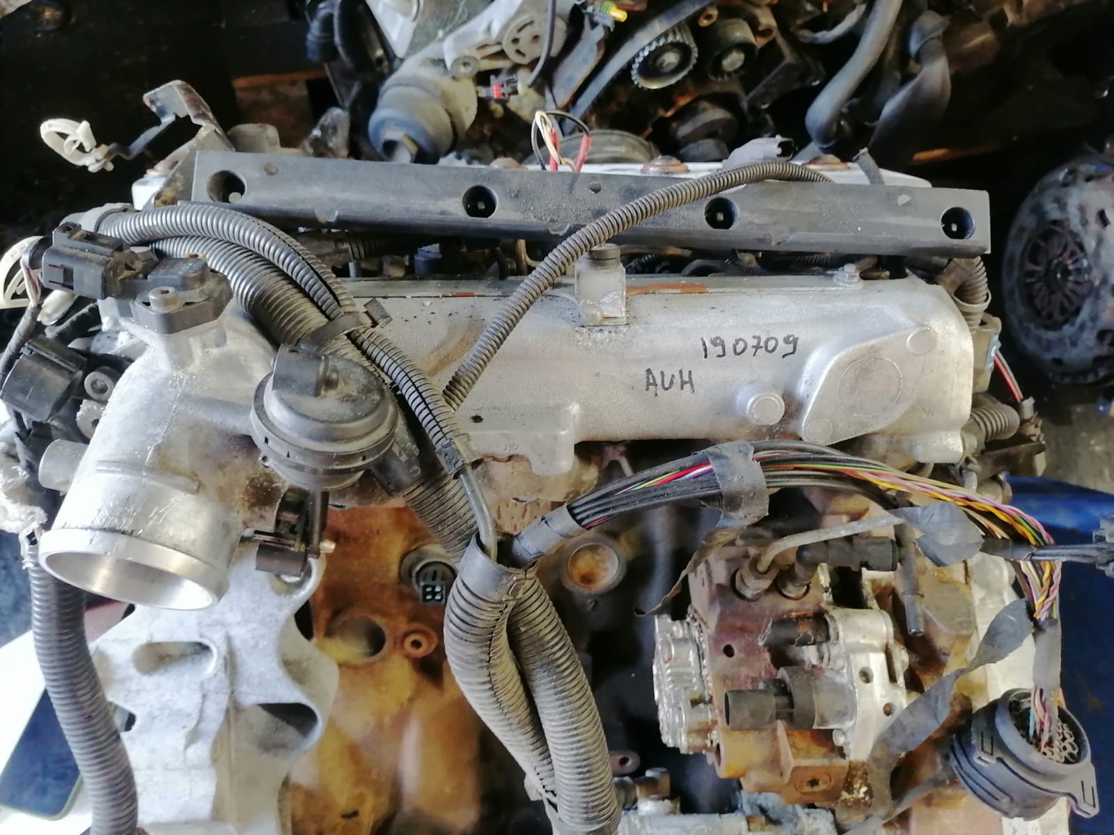 Коллектор впускной VOLKSWAGEN LT AUH 2001- б/у