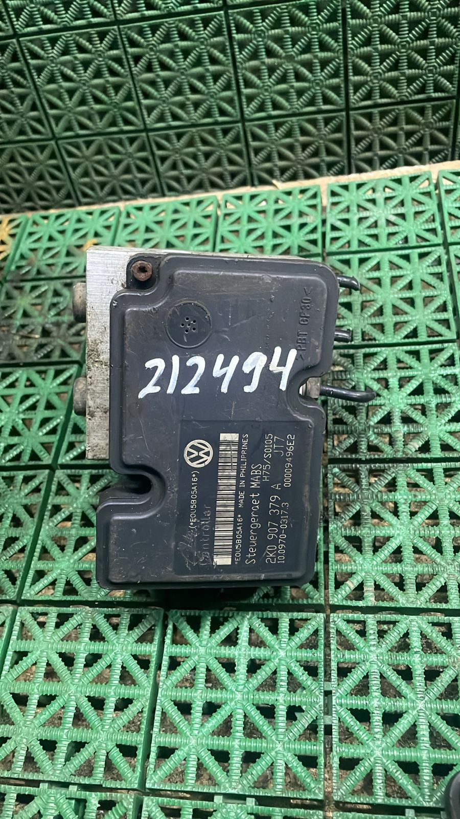 Блок ABS AUDI A3, SKODA OCTAVIA 1Z, VOLKSWAGEN GOLF 5, CADDY 2K0907379A 2004- б/у