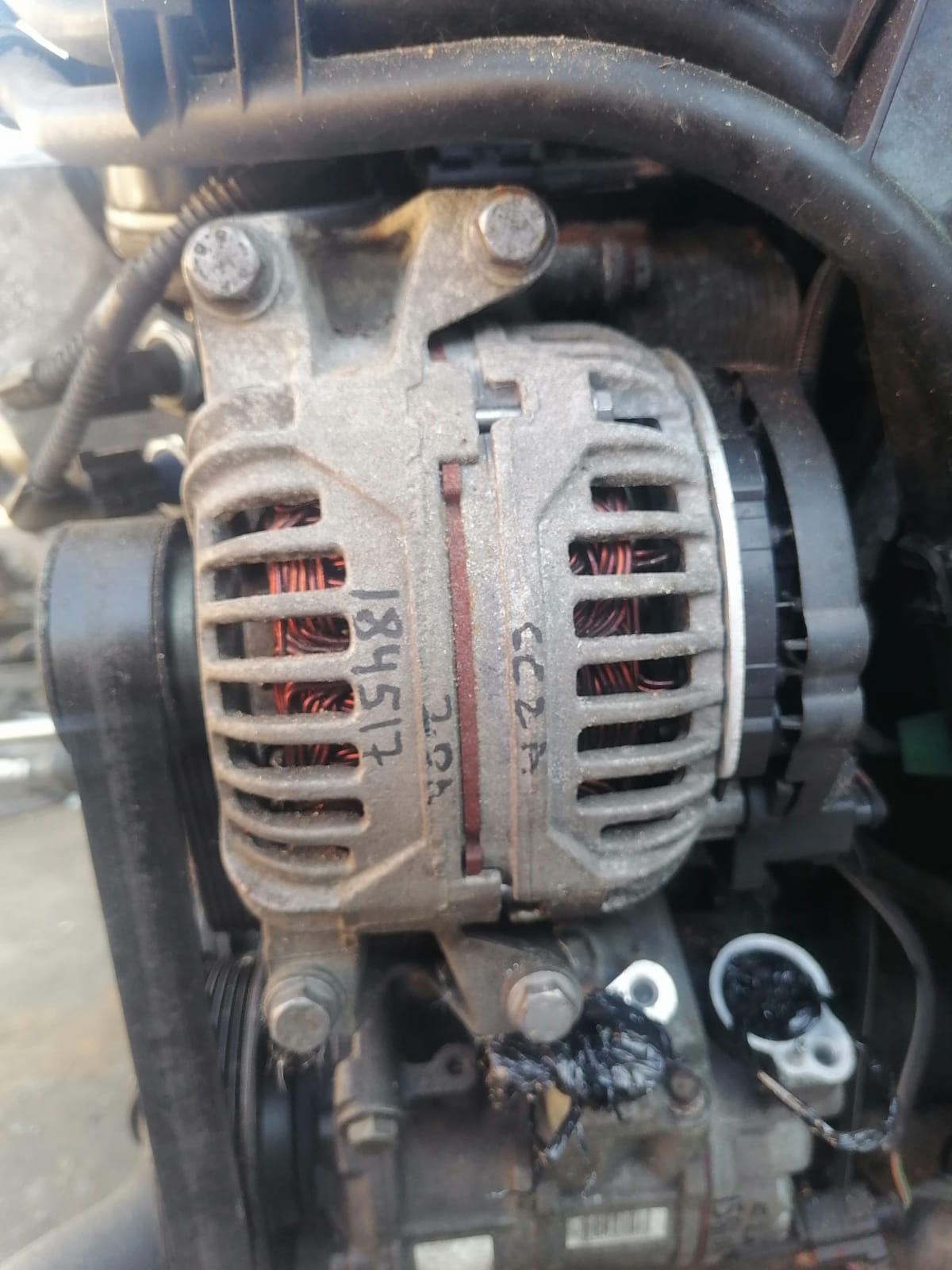 Генератор AUDI A4 8E, A6 C5, SKODA OCTAVIA 1Z, VOLKSWAGEN GOLF 5/5+/6, JETTA 5/6, PASSAT B6/B7/CC, TIGUAN 2,0 140А 2001- поперёк б/у