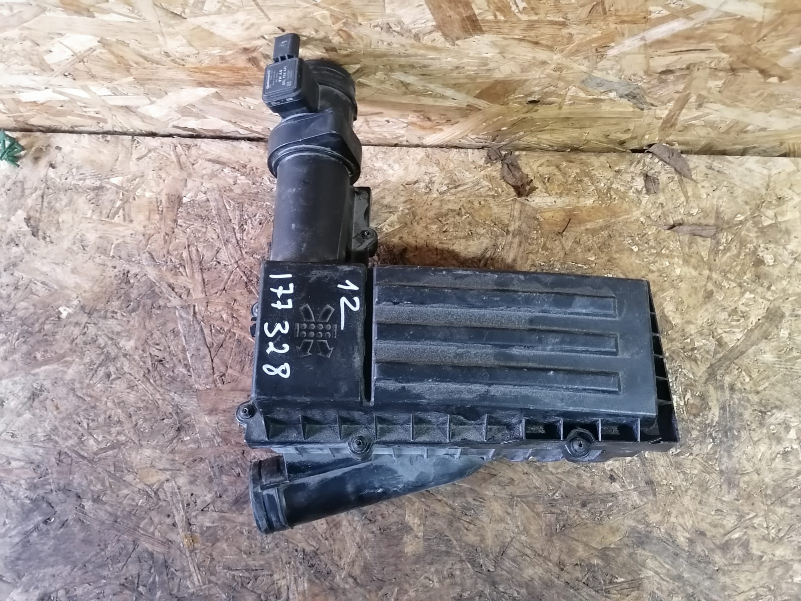 Корпус воздушного фильтра AUDI A3, SKODA OCTAVIA 1Z, VOLKSWAGEN GOLF 5/5+/6, JETTA 5, PASSAT B6/B7/CC, TIGUAN 1,8/2,0 BZB/BPY CCZA 2004- б/у