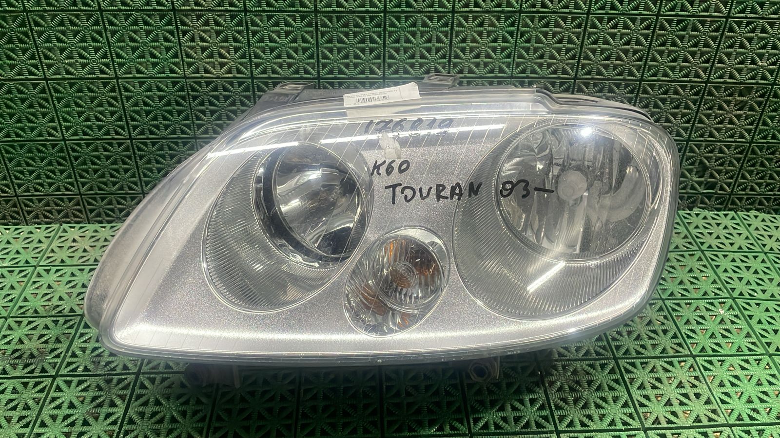 Фара VOLKSWAGEN TOURAN, CADDY 2003- 3-х ламповая левая б/у