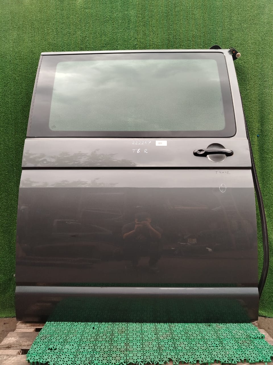 Дверь VOLKSWAGEN TRANSPORTER T5/T6 2003- сдвижная (с вырезом под стекло) правая серая б/у