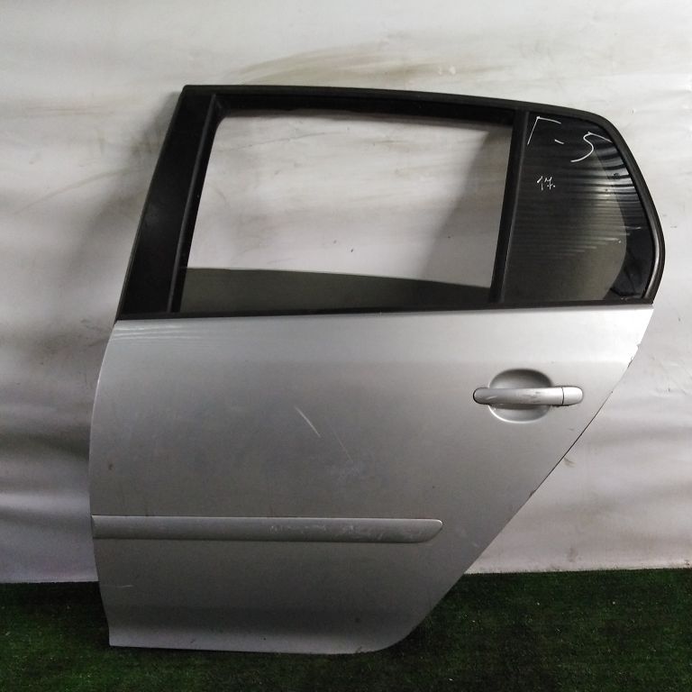 Дверь VOLKSWAGEN GOLF 5 2003- задняя левая серебро Б/У