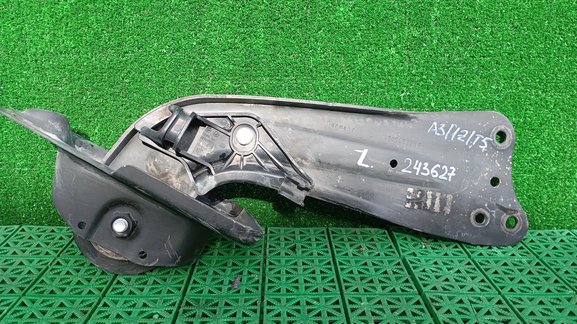 Рычаг задней подвески AUDI A3, SKODA OCTAVIA 1Z, VOLKSWAGEN GOLF 5/5+/6, JETTA 5/6, PASSAT B6/B7/CC, TOURAN, TGUAN 2004- продолный левый б/у