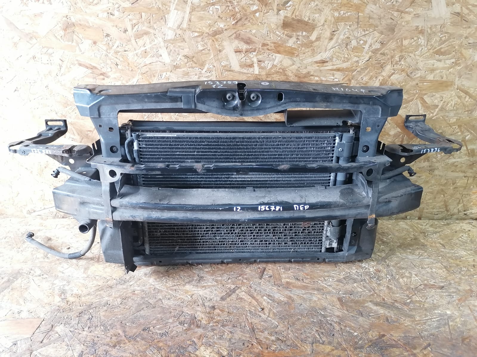 Интеркулер AUDI A3, SKODA OCTAVIA 1Z, VOLKSWAGEN GOLF 5/5+, JETTA 5, PASSAT B6, TIGUAN 1,8/2,0 2005- горизонт б/у