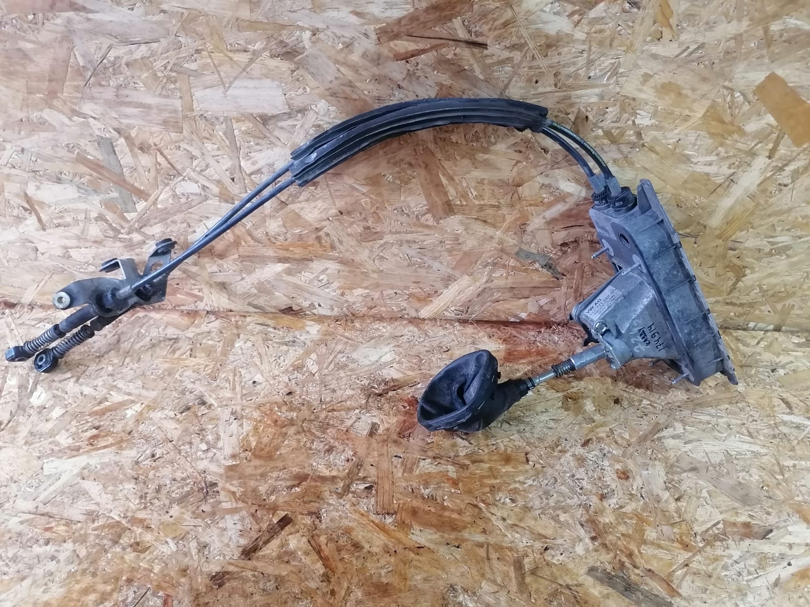Кулиса AUDI A3, SKODA OCTAVIA 1Z, VOLKSWAGEN GOLF 5/5+, JETTA 5, PASSAT B6, CADDY, TOURAN 2004- б/у