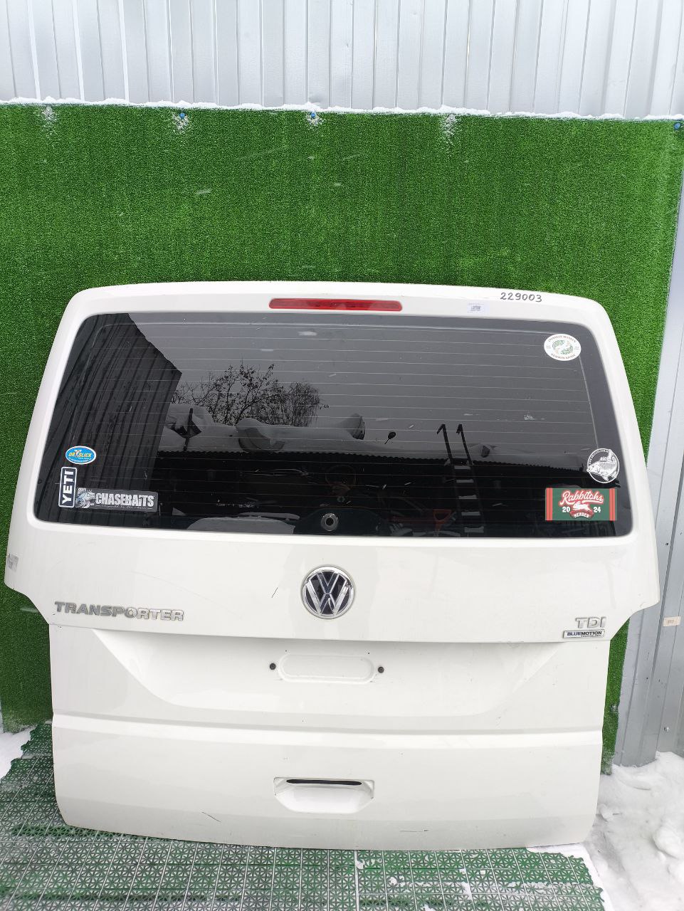 Крышка багажника VOLKSWAGEN TRANSPORTER T6 2015- с проёмом для стекла белый б/у
