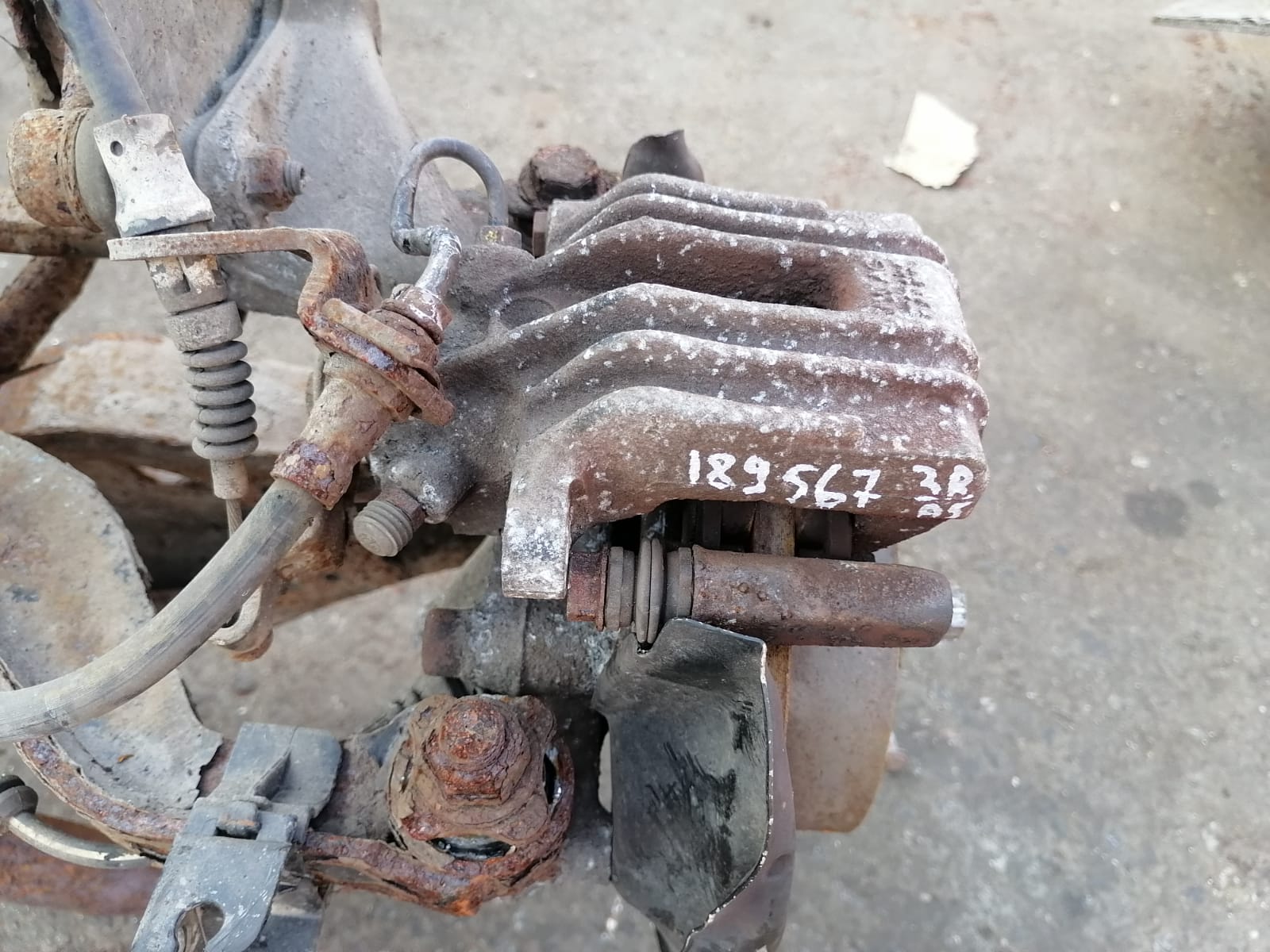 Суппорт тормозной AUDI A3, SKODA OCTAVIA 1Z, VOLKSWAGEN GOLF 5/5+/6, JETTA 5/6 2004- задний правый 253мм б/у