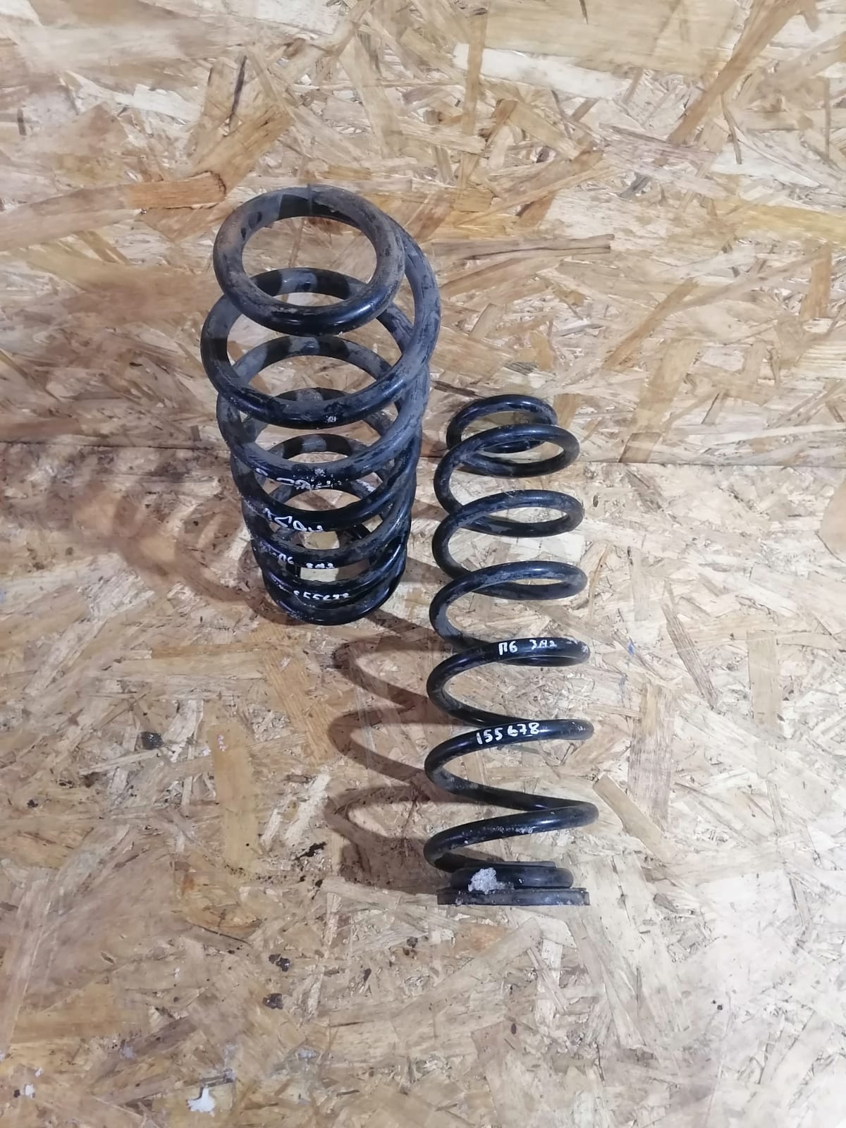 Пружина подвески VOLKSWAGEN PASSAT B6/B7 2005- задняя (бе,ли, 3 жё) б/у