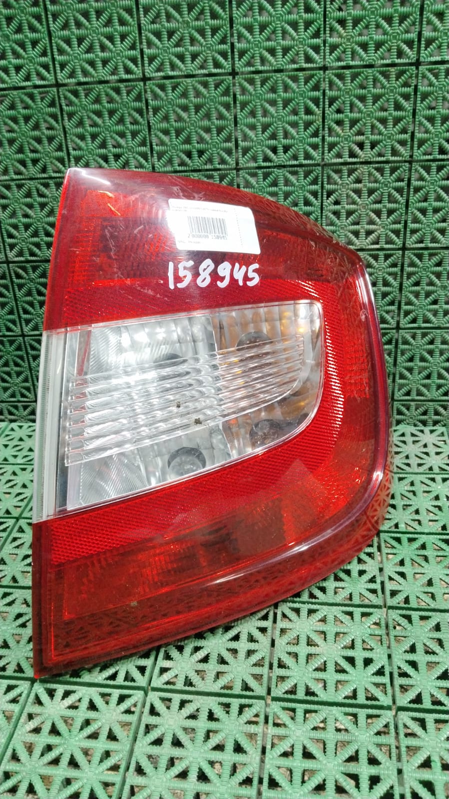 Фонарь SKODA RAPID 2013- правый б/у