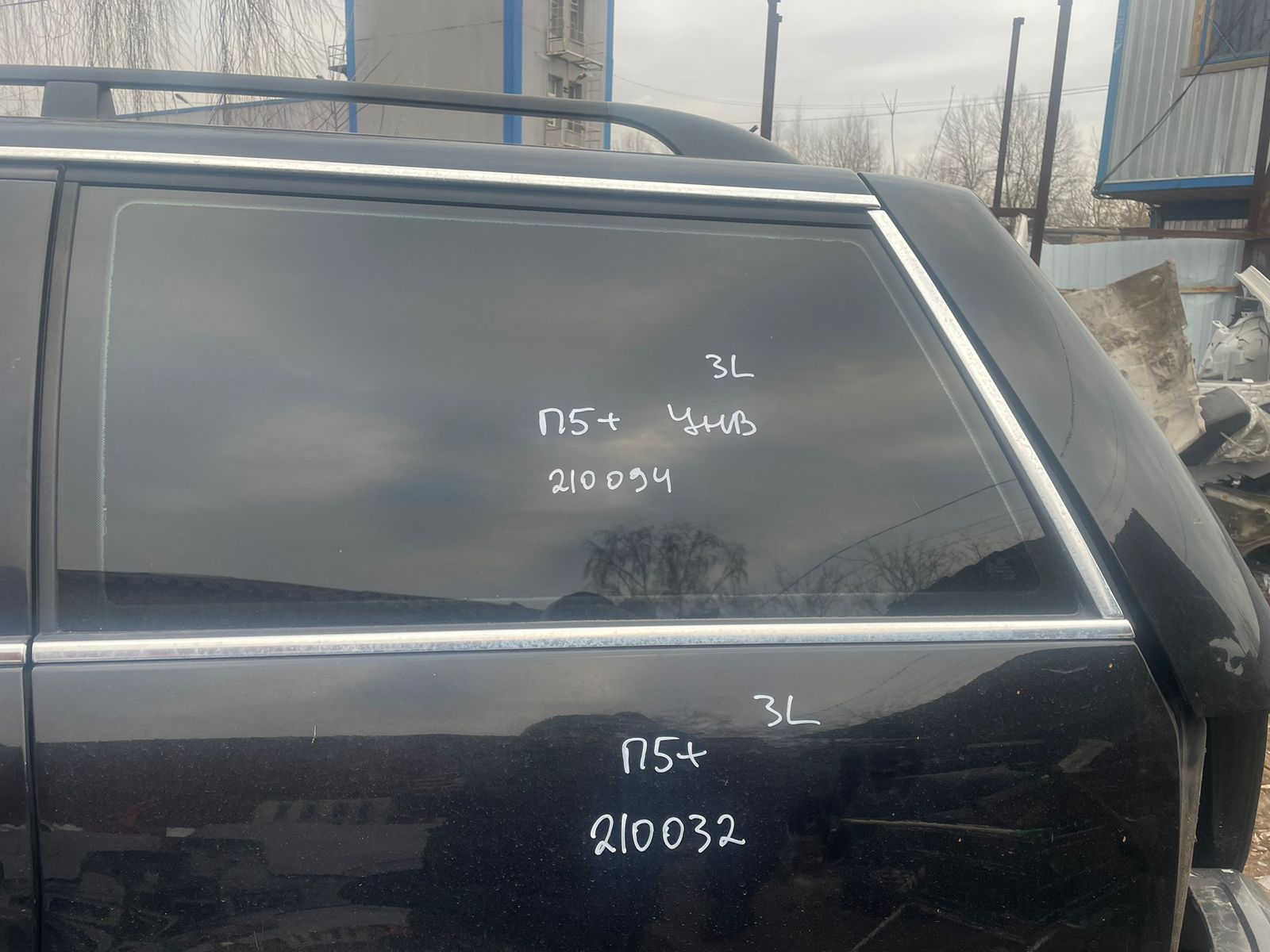 Стекло кузовное VOLKSWAGEN PASSAT B5/B5+ 1997- заднее глухое универсал левое б/у