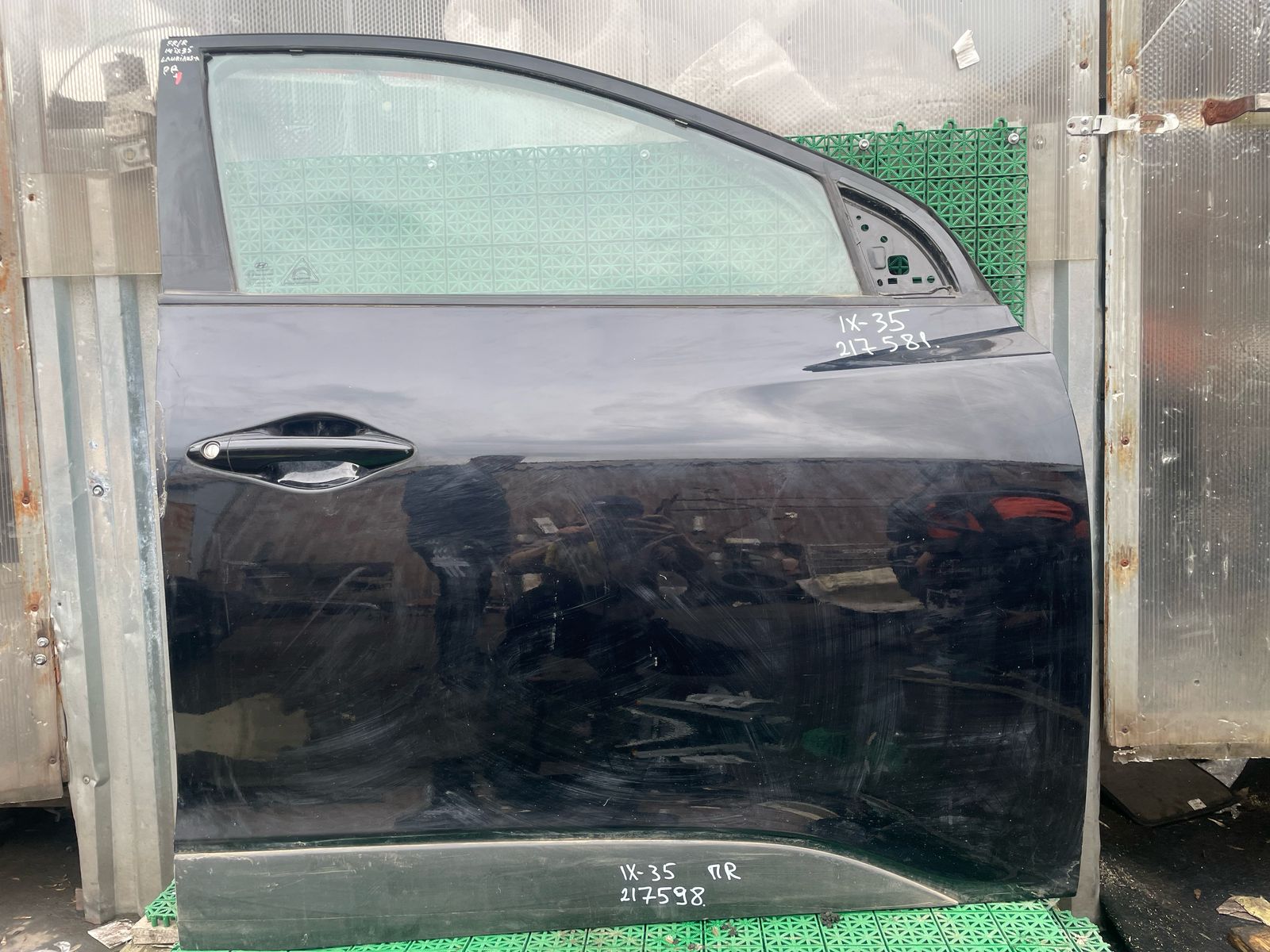 Молдинг двери HYUNDAI IX35, TUCSON 2 2010- нижний передний правый б/у