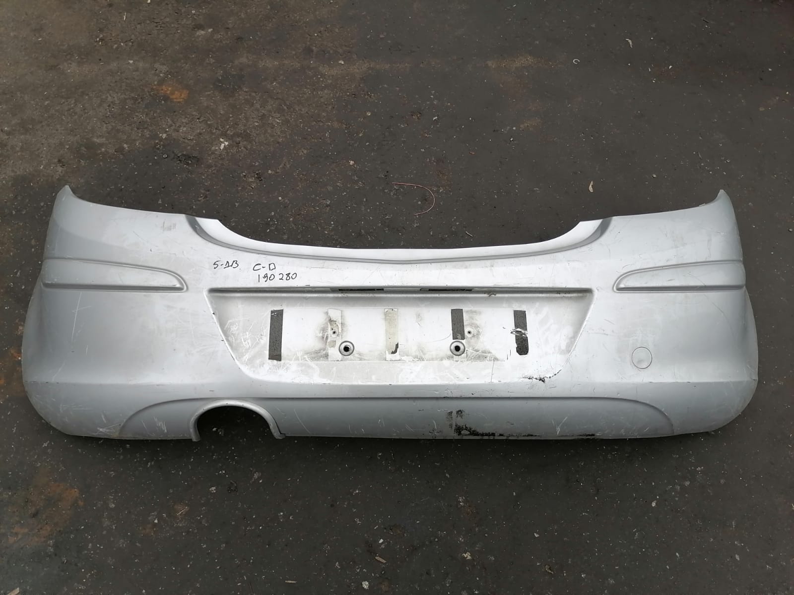 Бампер OPEL CORSA D 2006- задний 5 ти дверный серебро б/у