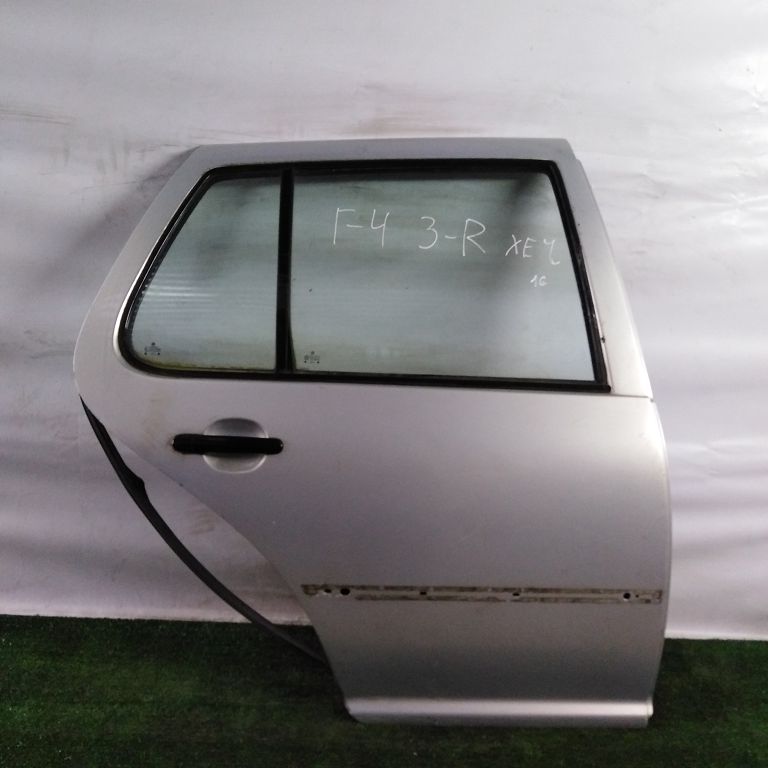 Дверь VOLKSWAGEN GOLF 4 1998- задняя правая серебро Б/У