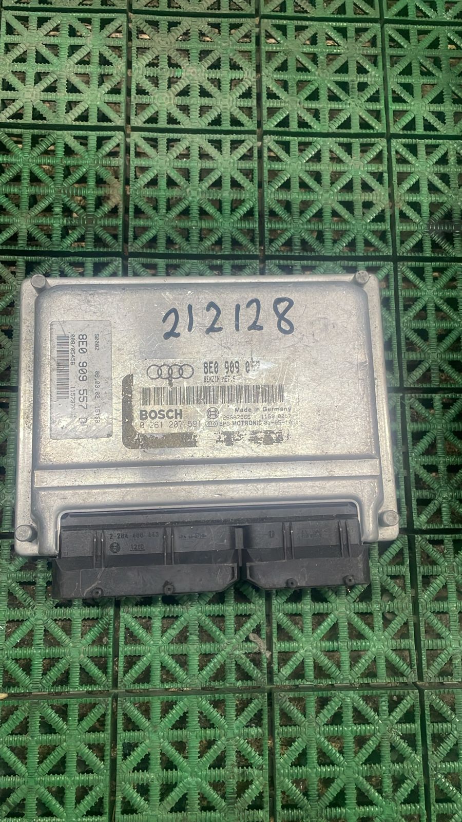 Блок управления двигателя ДВС ЭБУ AUDI A4 8E, A6 C5 2,0 ALT 2001- Б/У