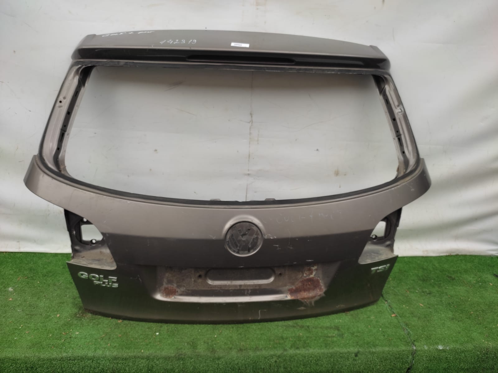 Крышка багажника VOLKSWAGEN GOLF 5+ 2005- серый б/у