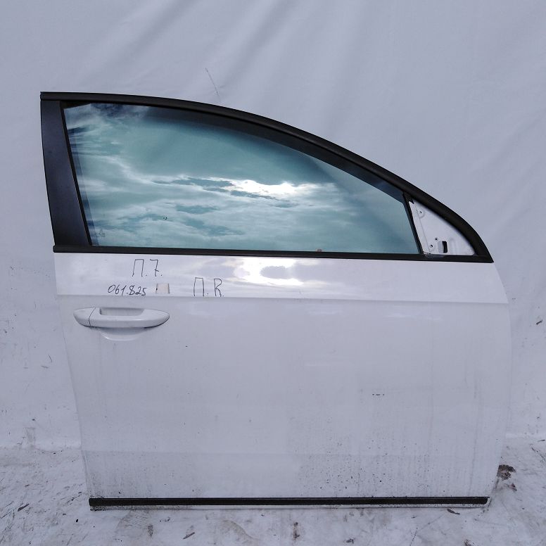 Дверь VOLKSWAGEN PASSAT B7 2011- передняя правая белая Б/У