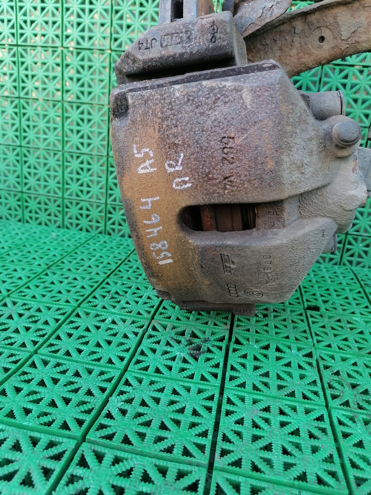 Суппорт тормозной AUDI A3, SKODA OCTAVIA1Z, VOLKSWAGEN GOLF 5/5+/6, JETTA 5/6, PASSAT B6/B7 2004- передний правый б/у