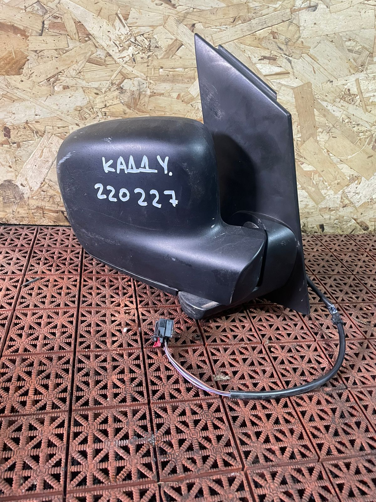 Зеркало VOLKSWAGEN CADDY 2004- электрическое правое 5 контактов б/у