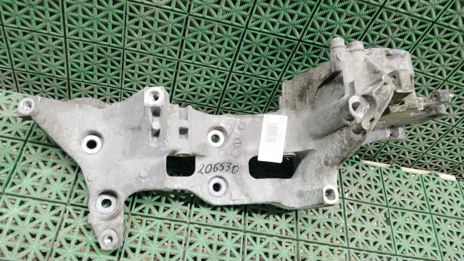 Кронштейн генератора и компрессора AUDI A3, SKODA OCTAVIA A7, VOLKSWAGEN GOLF 7 1,6 CLHA 20013- б/у