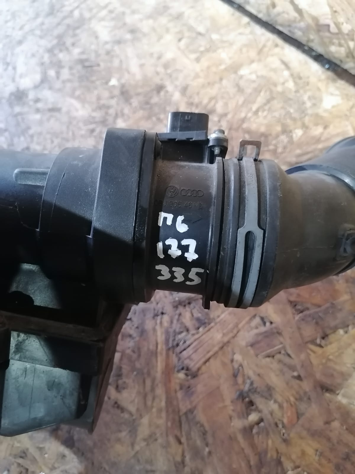 Расходомер воздуха AUDI A3, A4 8E, SKODA OCTAVIA 1U/1Z, VOLKSWAGEN GOLF 5, PASSAT B6 1,9 TDI 2004- о 2/5 б/у