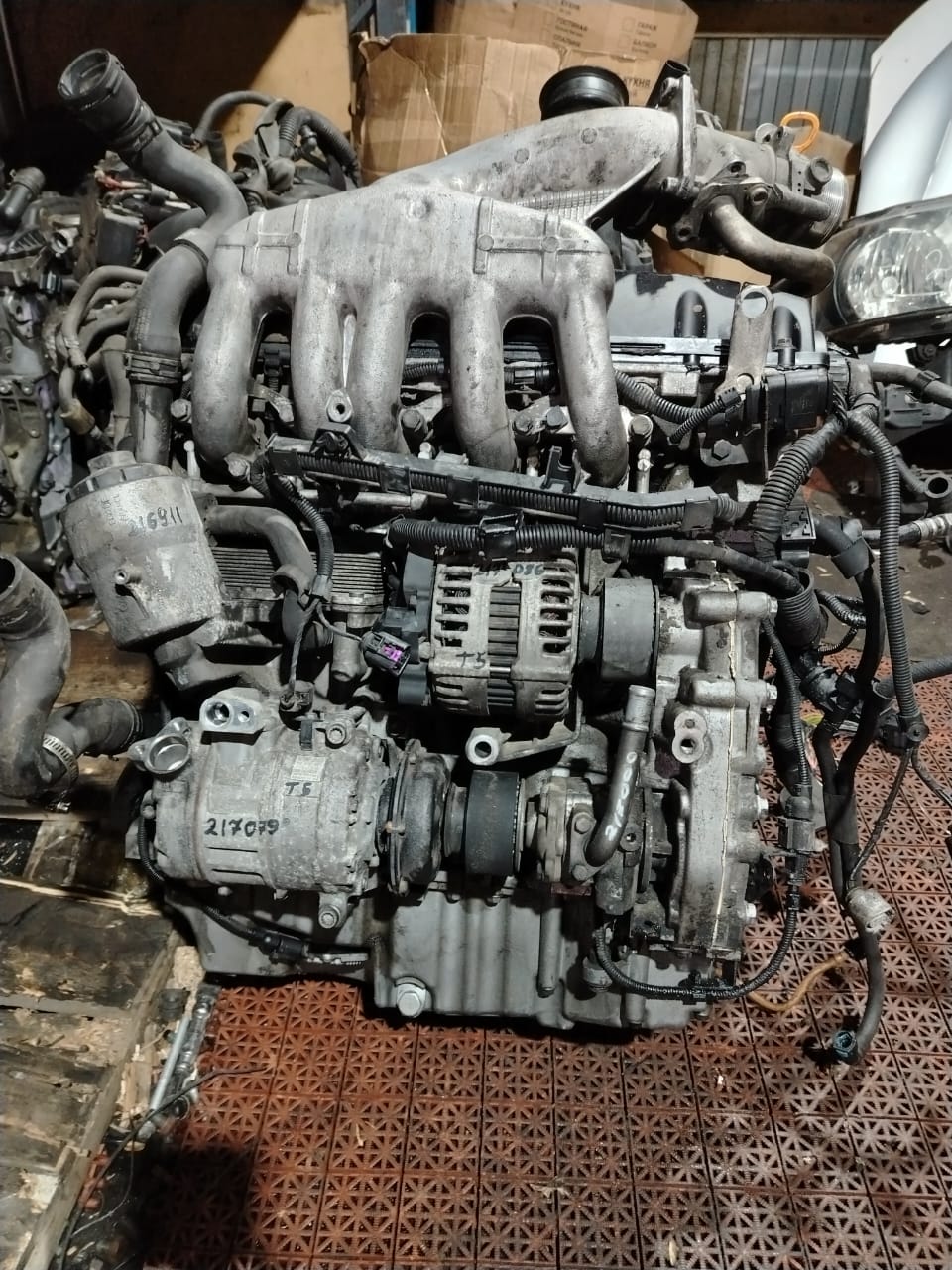 Коллектор выпускной VOLKSWAGEN TRANSPORTER T5 2,5 BNZ 2003- б/у