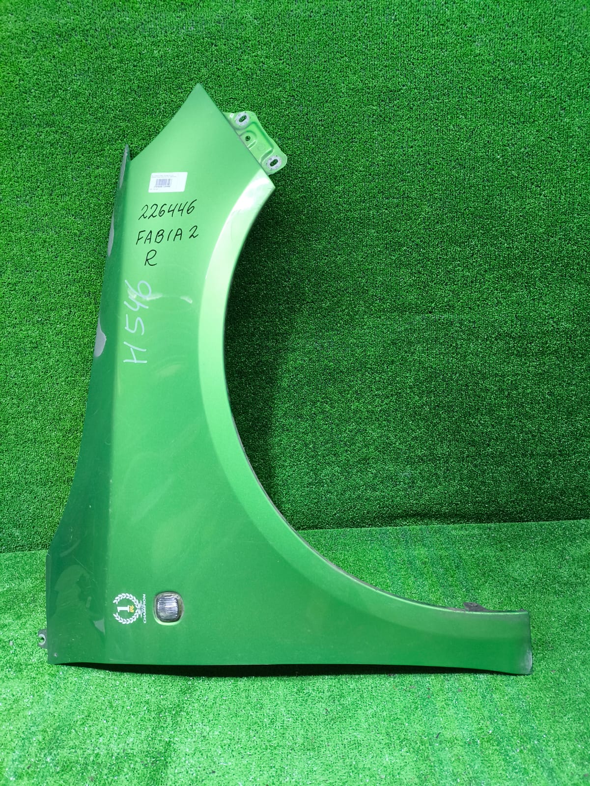 Крыло SKODA FABIA 2, ROOMSTER 2007- переднее правое зелёное б/у