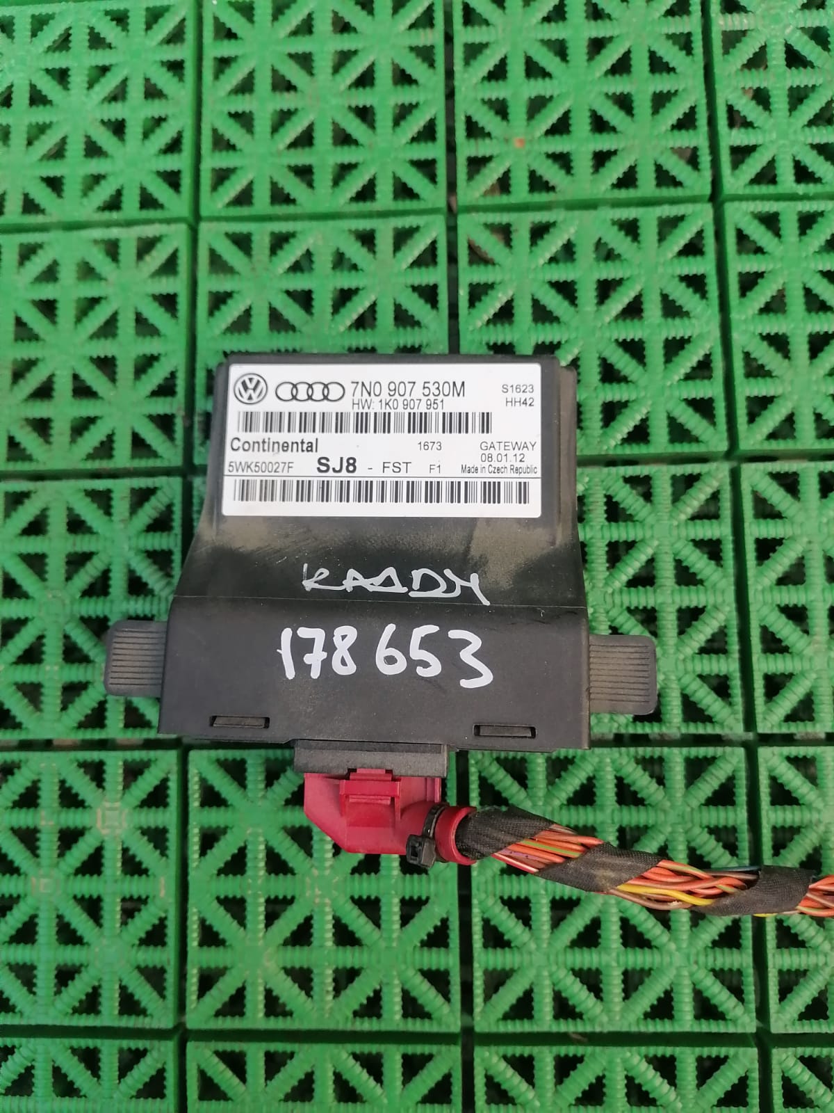 Блок диагностический интерфейс шин данных AUDI A3, SKODA OCTAVIA 1Z,  VOLKSWAGEN GOLF 5 2004- б/у