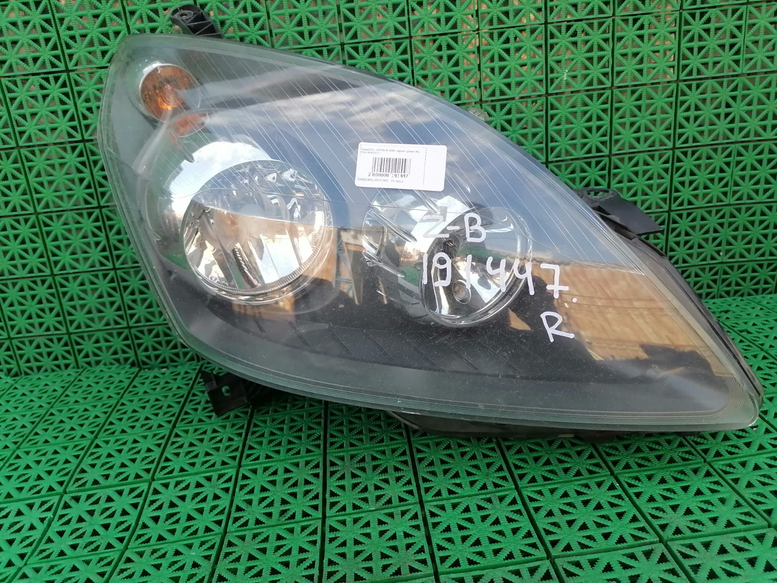 Фара OPEL ZAFIRA B 2005- чёрная правая б/у