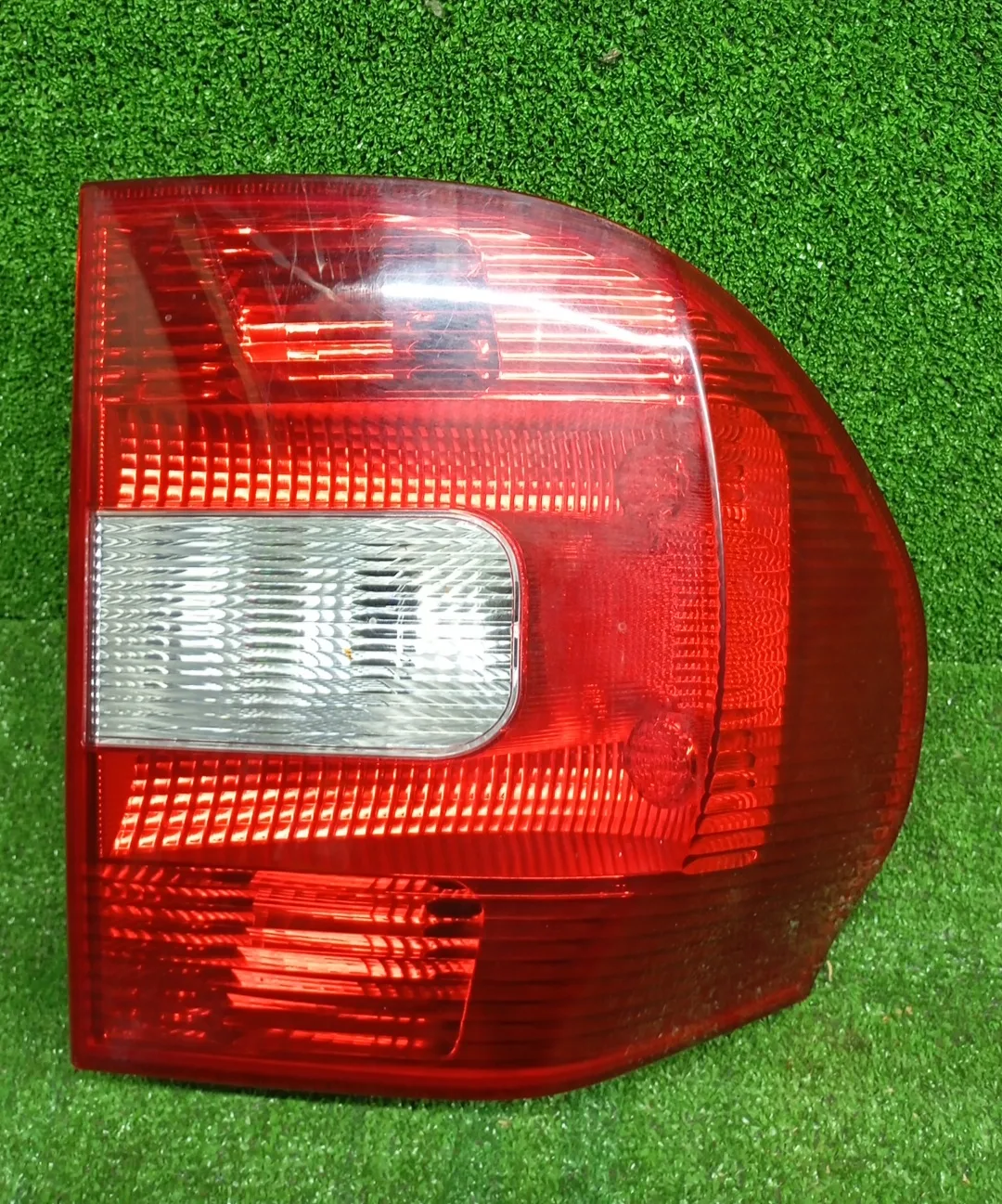 Фонарь SKODA YETI 2010- левый б/у