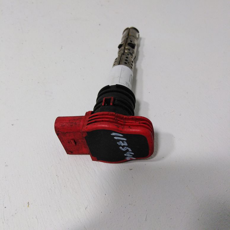Катушка зажигания AUDI A4 8E, A6 C5, A6 4F, VOLKSWAGEN PASSAT B5+ 1,8/2,0/3,0 2001- ALT/BBJ Б/У