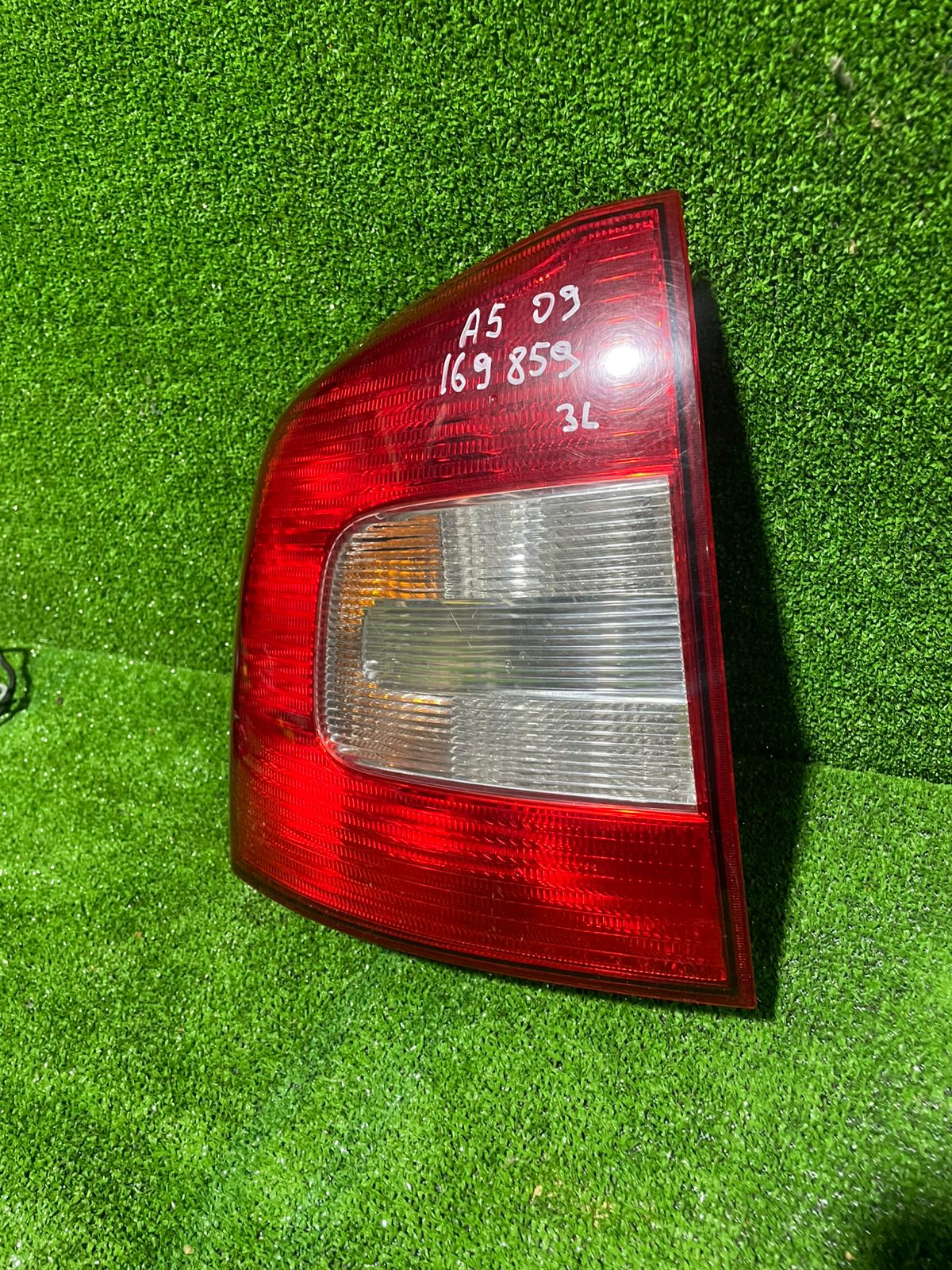 Фонарь SKODA OCTAVIA 1Z 2009- хэтчбек левый б/у
