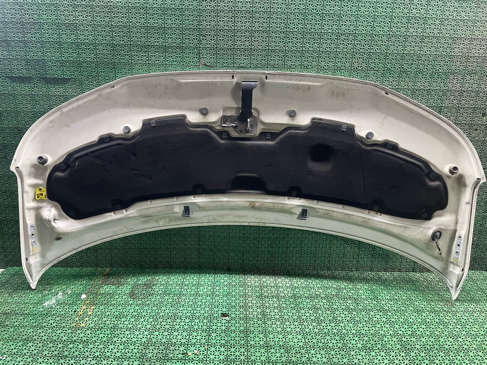 Шумоизоляция капота VOLKSWAGEN TRANSPORTER T5 2010- б/у