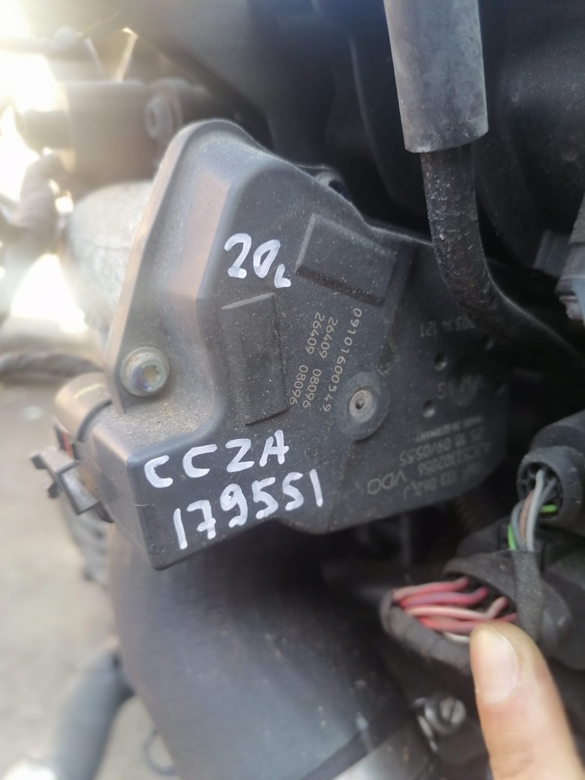 Дроссельная заслонка AUDI A3, A4 8E/8K, A6 4F, SKODA OCTAVIA 1Z, VOLKSWAGEN GOLF 5/5+/6, JETTA 5/6, PASSAT B6/B7/CC, TIGUAN 1,8 CDAA 2005- б/у