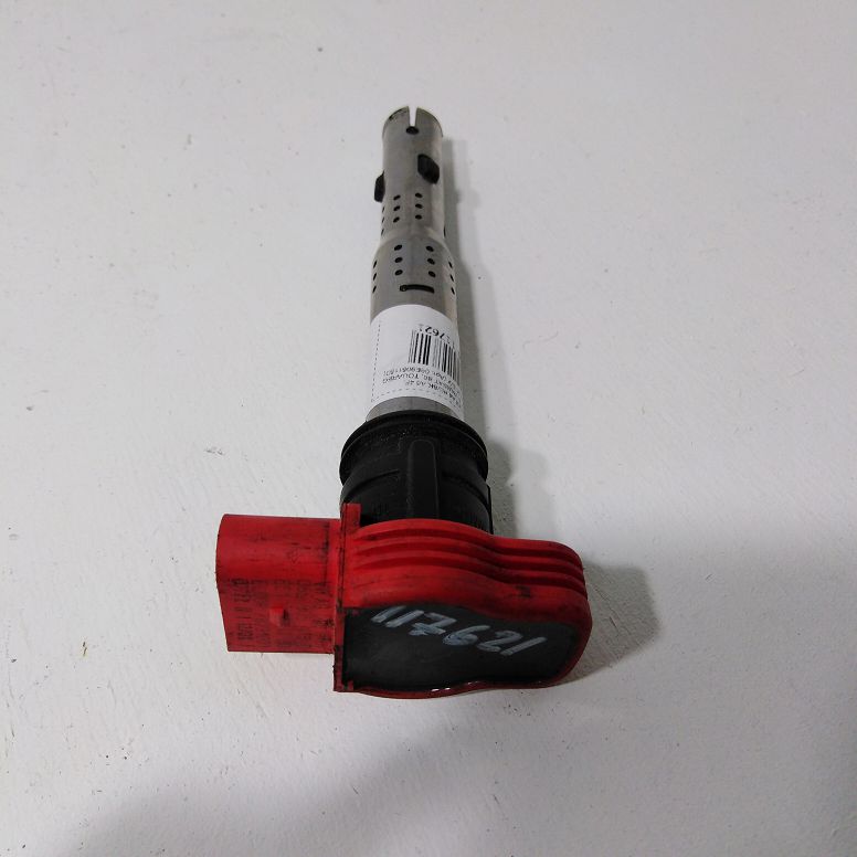 Катушка зажигания AUDI A4 8E/8K,A6 4F, VOLKSWAGEN GOLF 5, PASSAT B6, TOUAREG 1,8/2,0/3,2/4,2 2004- AUK Б/У