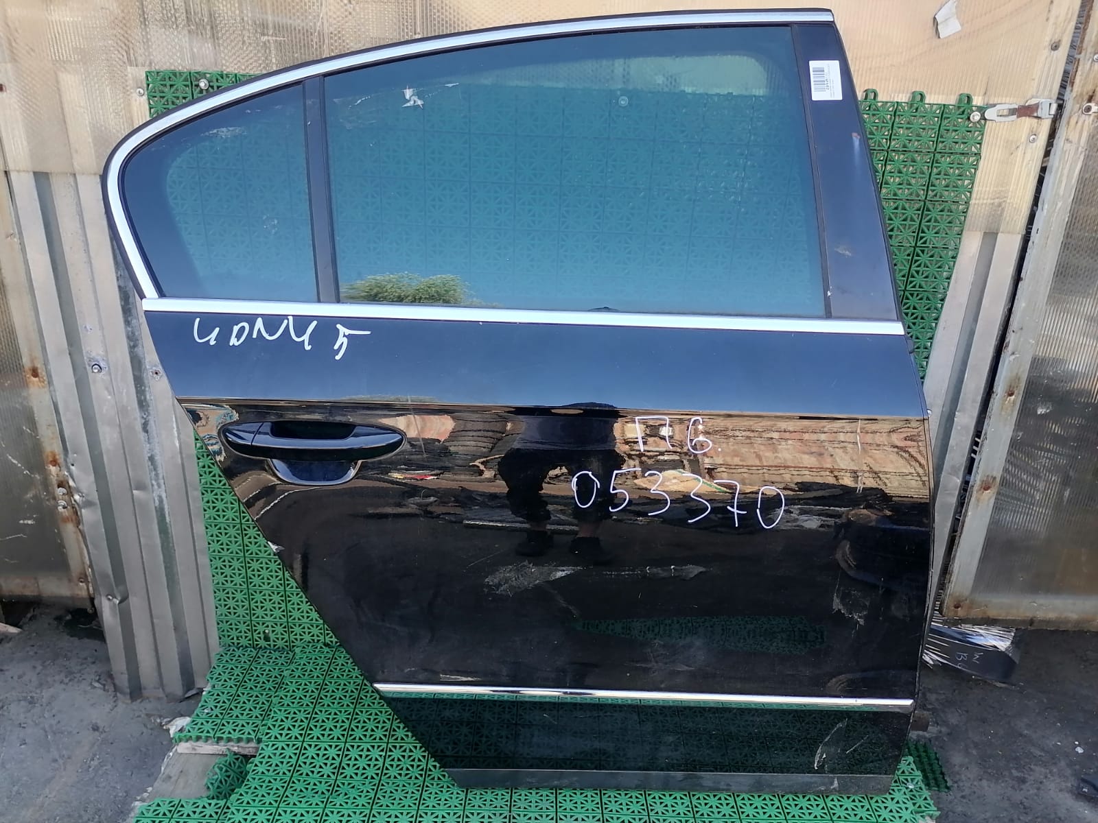 Дверь VOLKSWAGEN PASSAT B6 2005- задняя седан правая чёрная Б/У
