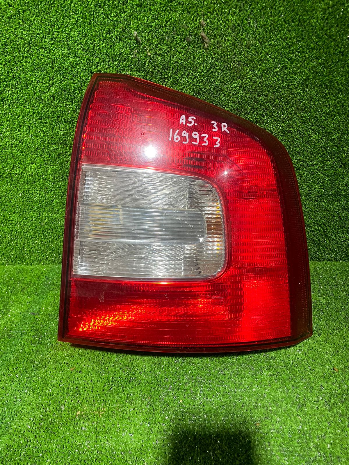 Фонарь SKODA OCTAVIA 1Z 2009- хэтчбек правый б/у