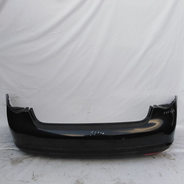 Бампер VOLKSWAGEN JETTA 5 2005- задний (под парктроник) чёрный Б/У