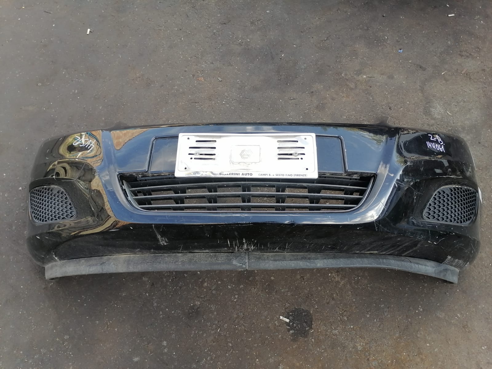 Бампер OPEL ZAFIRA B 2008- передний чёрный б/у